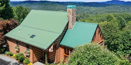 401 Turkey Knob Lane, Elk Park