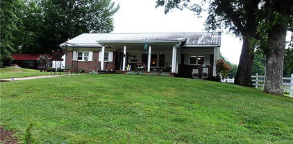 1406 Rainbow Trail, Boone