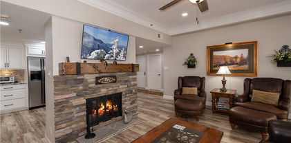 303 Sugar Top Drive Unit 2003, Sugar Mountain