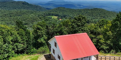 1225 Rich Hill Mountain Road, Glade Valley