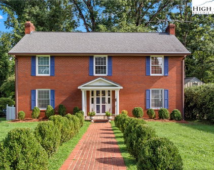 205 Hawthorne Road, Elkin