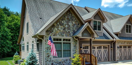 272 Whispering Streams Drive Unit 2, Fleetwood