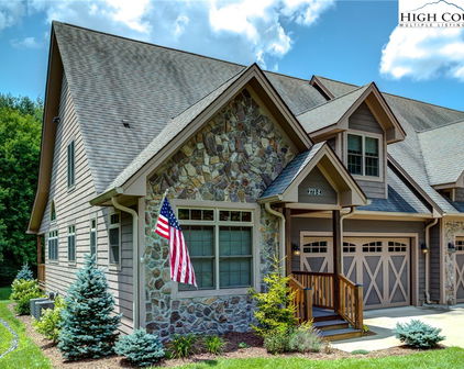 272 Whispering Streams Drive Unit 2, Fleetwood