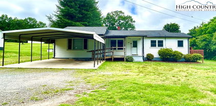 271 NC 16 N Highway, Taylorsville