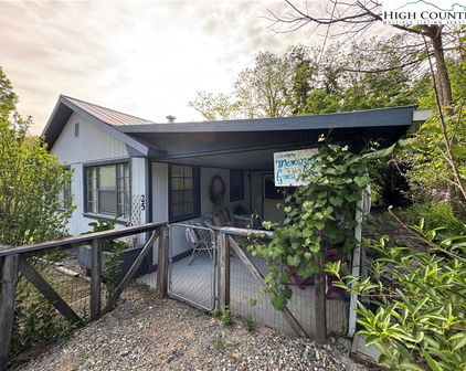 25 Reuben Wooten Road, Banner Elk