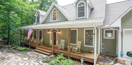 123 Laura Avenue, West Jefferson