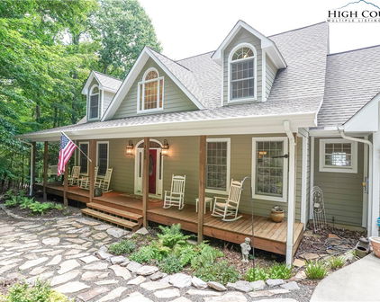 123 Laura Avenue, West Jefferson