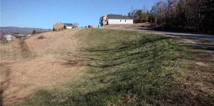 412 SE Huntington Woods Street, Lenoir