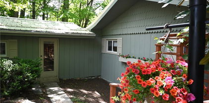 220 Skyline Road, West Jefferson