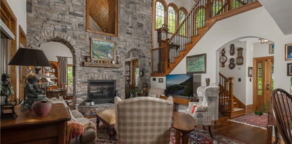 255 Pinnacle Avenue, Blowing Rock