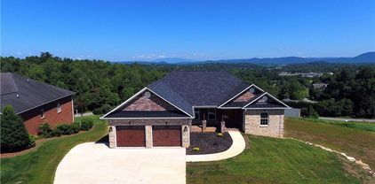 418 SE Huntington Woods Street, Lenoir