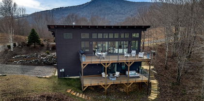 697 Kings Ridge Trail, Creston