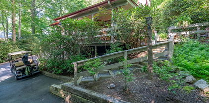 307 Lakeview, Newland