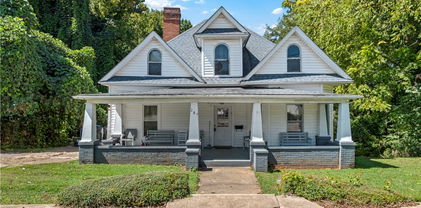 289 N Bridge Street, Elkin