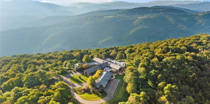 600 Stonehedge Court, Linville