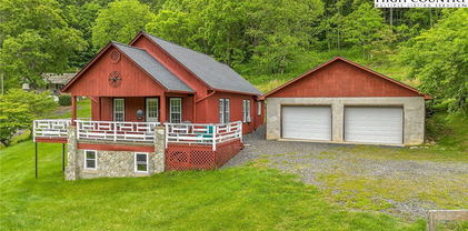 5691 NC 194 N Highway, Warrensville