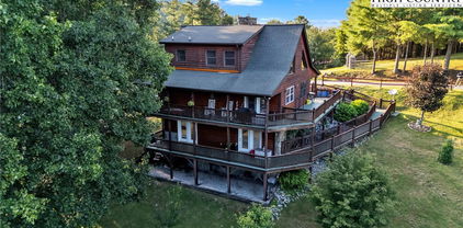 98 New Ridge Lane, Piney Creek