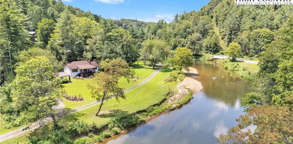 275 River Lane, West Jefferson