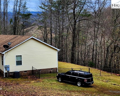 560 Wards Branch Road, Sugar Grove