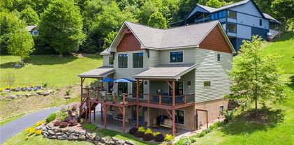 202 King Lucious Lane, Banner Elk