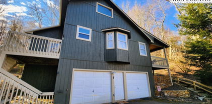 393 Green Cove Road, Sugar Mountain