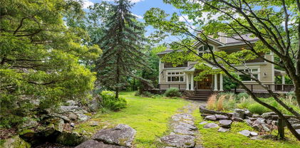 340 Pine Ridge, Boone