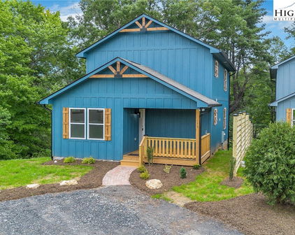 179 Whitethorne Lane, West Jefferson