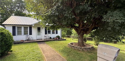 511 Ridgecrest Avenue, West Jefferson
