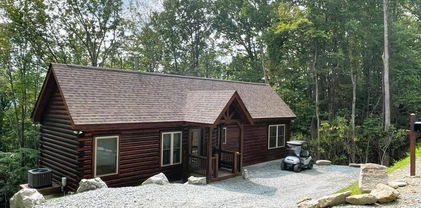 225 Oak Road, Beech Mountain