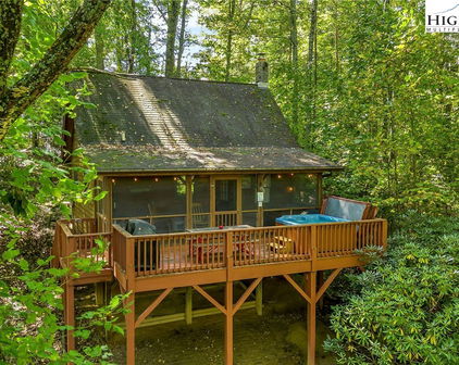 199 Skyline Road, West Jefferson