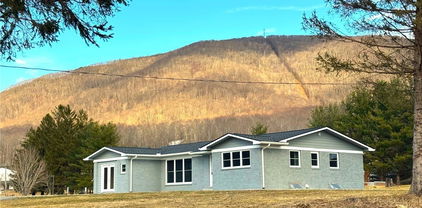 1129 Mount Jefferson Road, West Jefferson