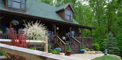 394 Hummingbird Lane, Elk Park