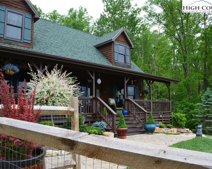 394 Hummingbird Lane, Elk Park