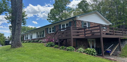 8963 Glade Valley Road, Ennice
