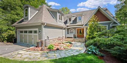 128 E Pinecrest Court, Boone