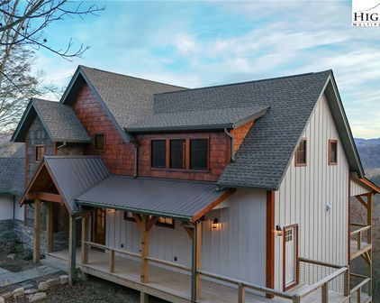 461 Sugar Hill Lane, Sugar Grove