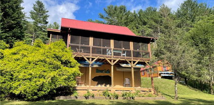 385 Bent River Drive, Lansing