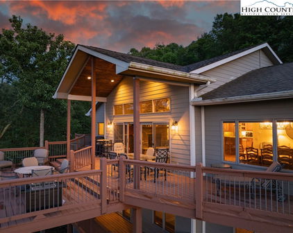122 & 124 Hawthorne Road, Beech Mountain