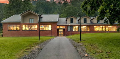 5500 Roan Creek, Mountain City