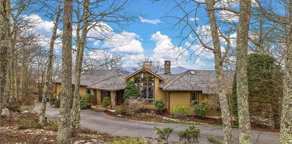 1122 Summit Park Drive, Banner Elk