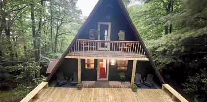 179 Rhododendron Drive, Beech Mountain