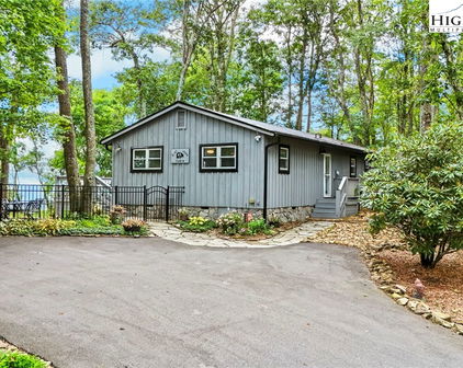 85 Crestwood Circle, Newland