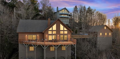138 Hawthorn Road, Beech Mountain