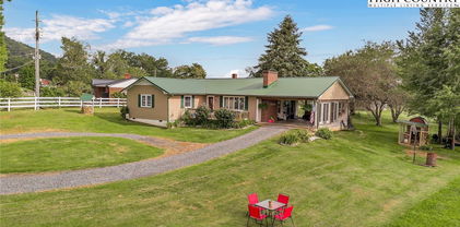 314 Mount Jefferson State Park Road, West Jefferson