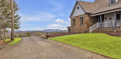 559 Brownstone Lane, Crumpler