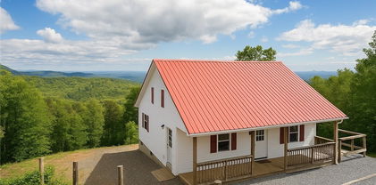 1225 Rich Hill Mountain Road, Glade Valley
