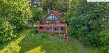 139 Deerwood Drive, Grassy Creek