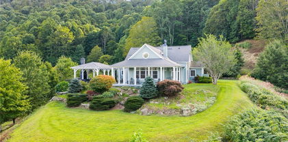 410 / 560 Puckett Road, Banner Elk