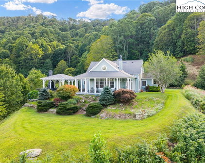 410 / 560 Puckett Road, Banner Elk