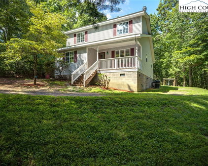 1025 Mountain Lake Road, Glade Valley